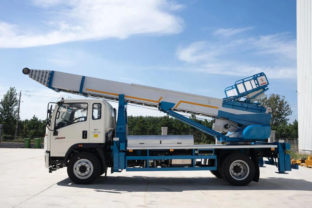 隆化县云梯上料车租赁费用