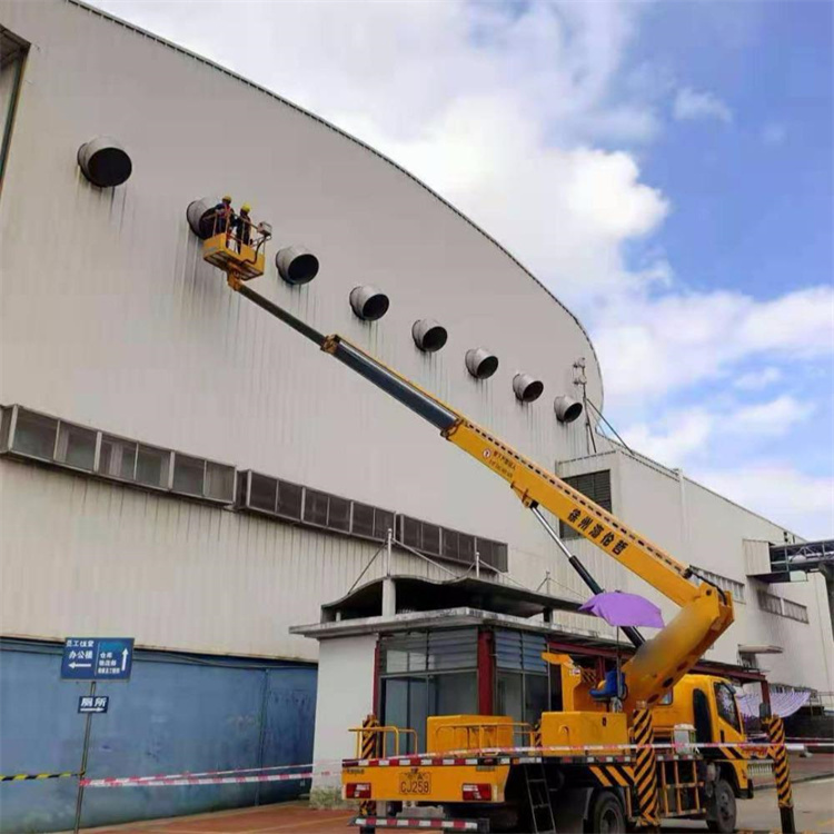 隆化县高空作业车出租服务：专业广告牌安装解决方案