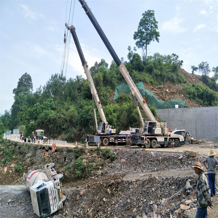 隆化县汽车掉沟里叫吊车救援要多少钱